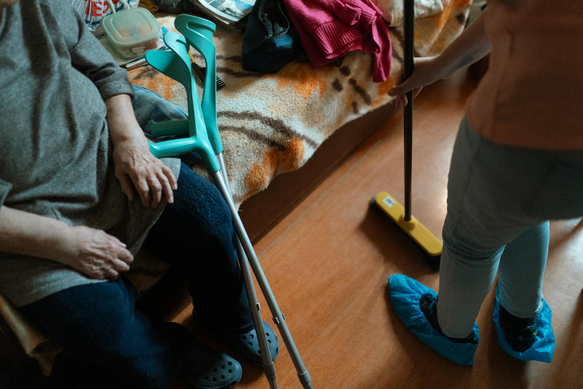 Senior erfährt vom notwendigen Wechsel auf die Pflegestation