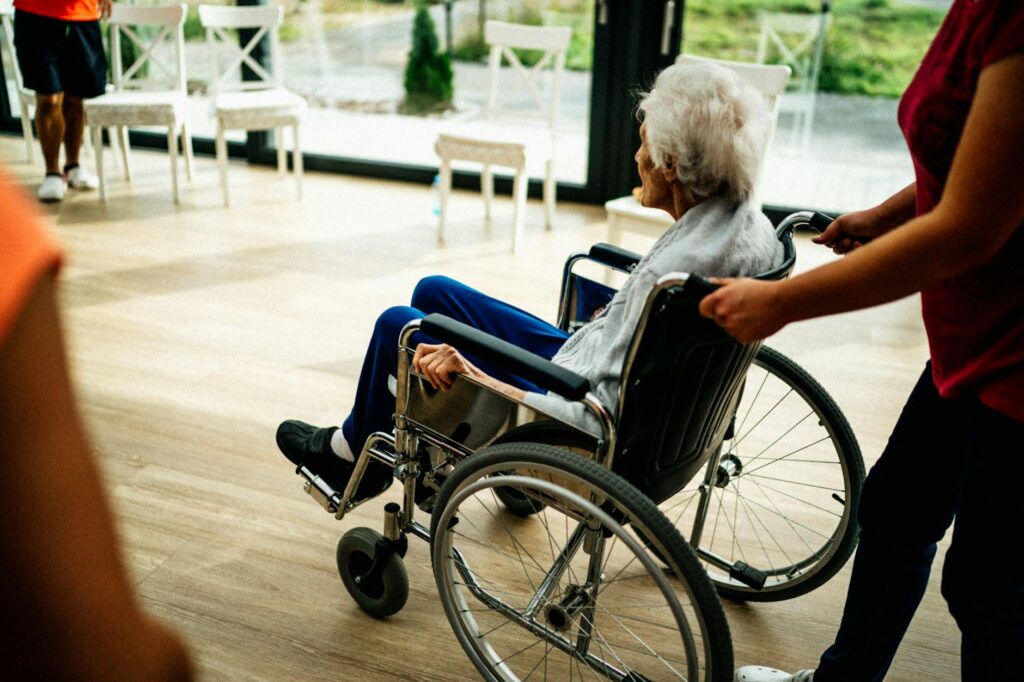 Sitztanz und Bewegungsgruppen für Mobilitätseingeschränkte