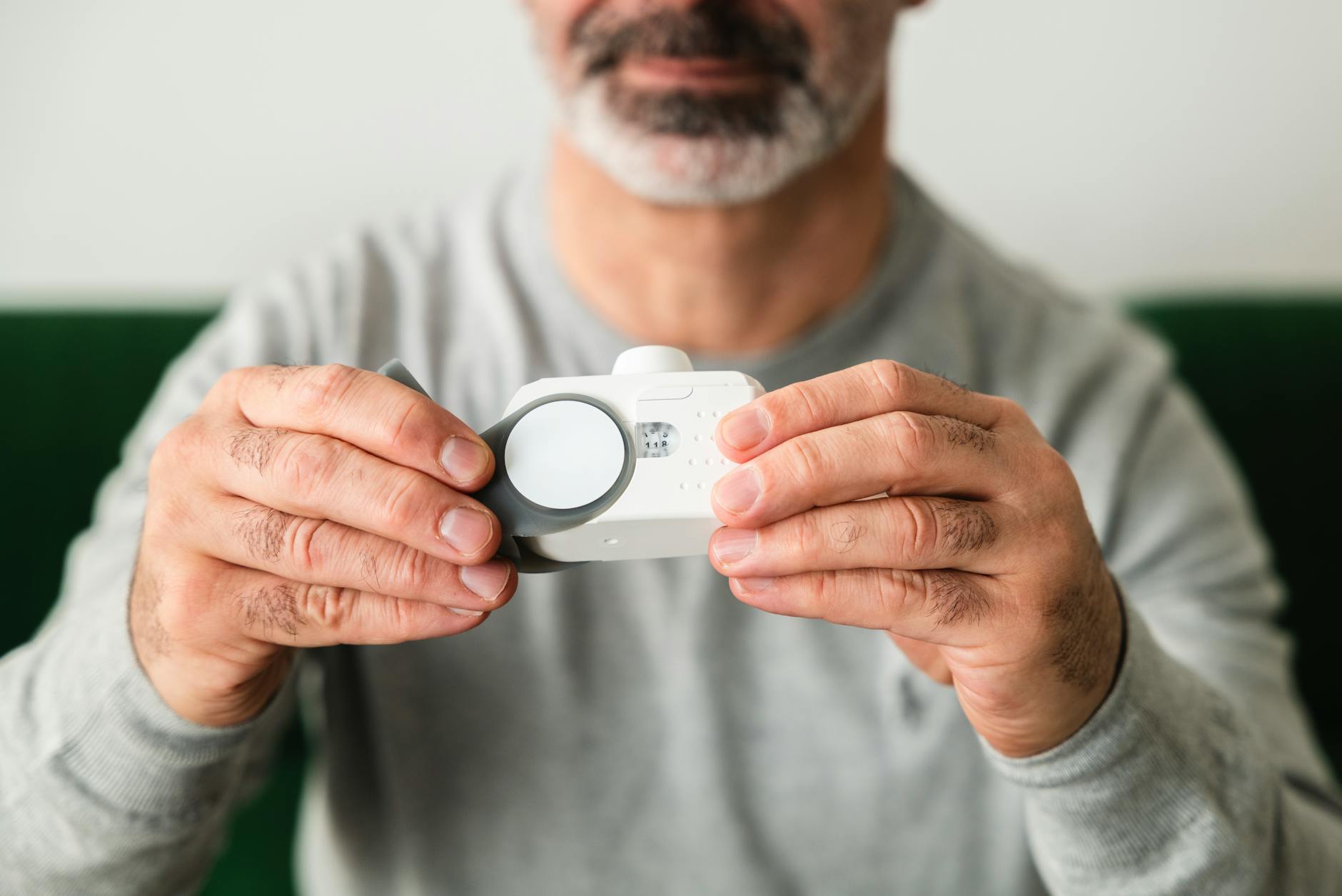 Sensor und Notrufsystem als sinnvolle Smart-Home-Technik im Senioren-Apartment