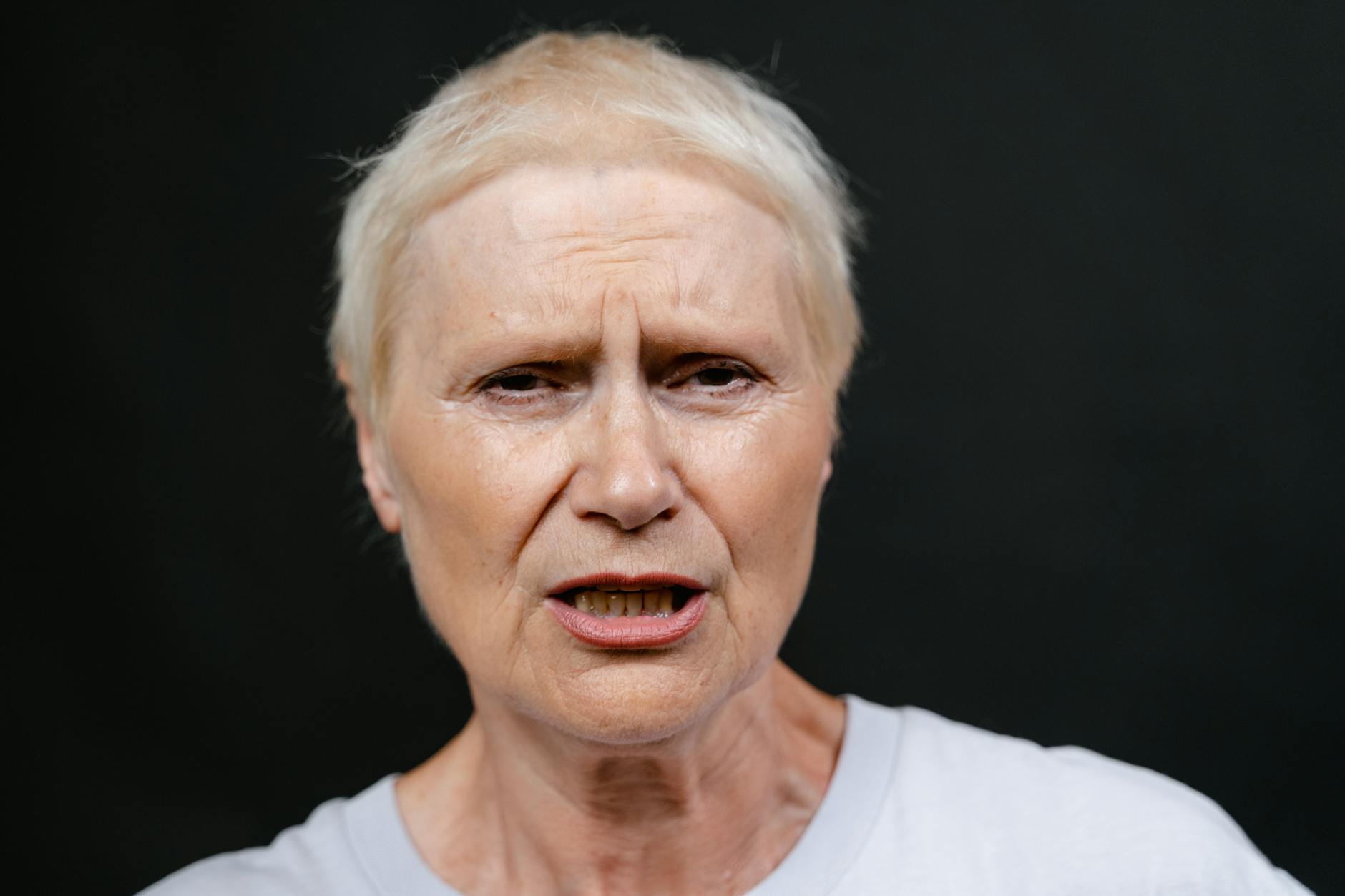 Offenes Gespräch über Vermögen und Transparenz vor dem Einzug